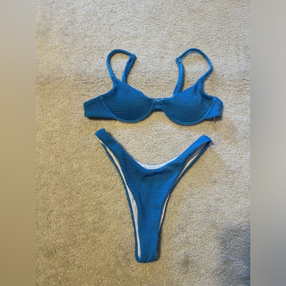 Other - Blue ruffled bikini👙